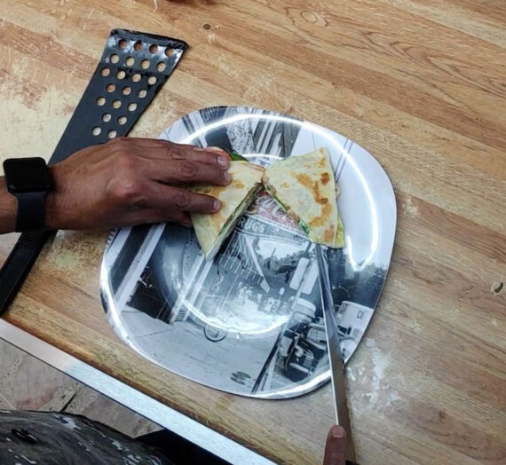 De una manera sencilla y de muy buen sabor, un wrap de pollo.