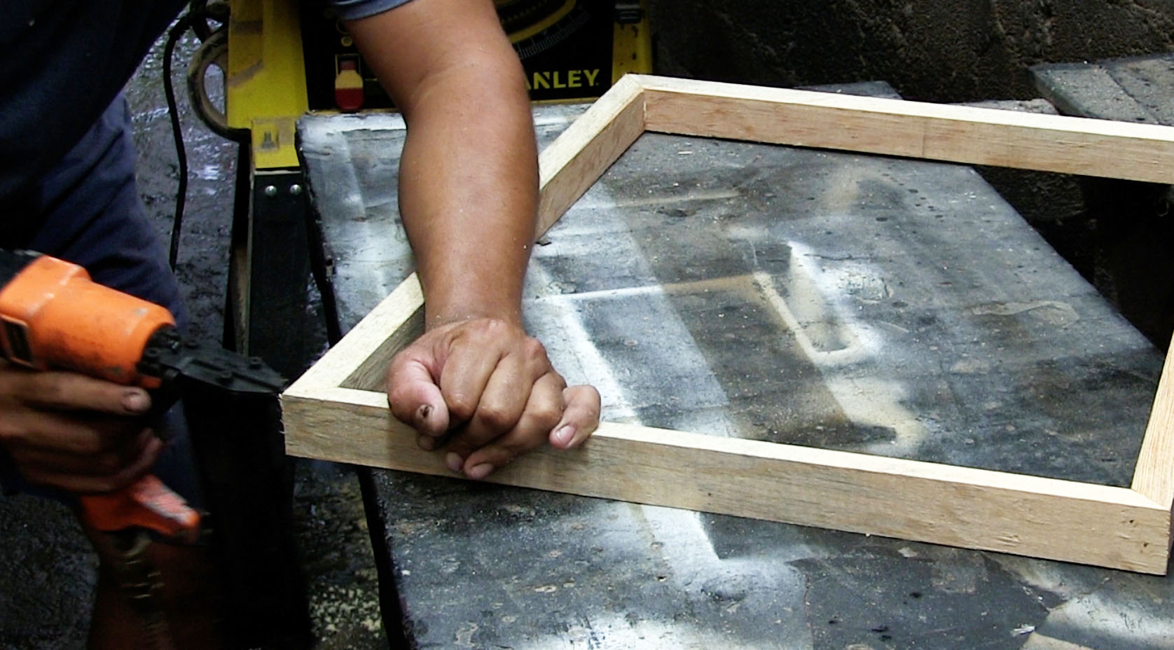 Paso a paso, el proceso de un Bastidor para Pintura.