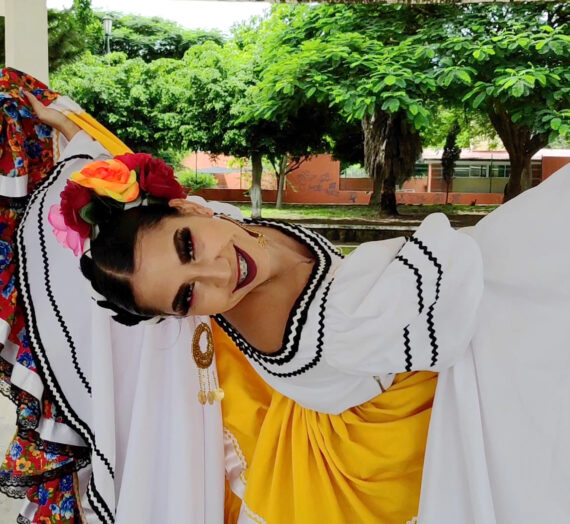 Una colorida demostración de Danza Regional.