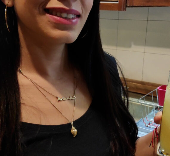 Disfrutando el sabor de una fruta de temporada con una perfecta mezcla.